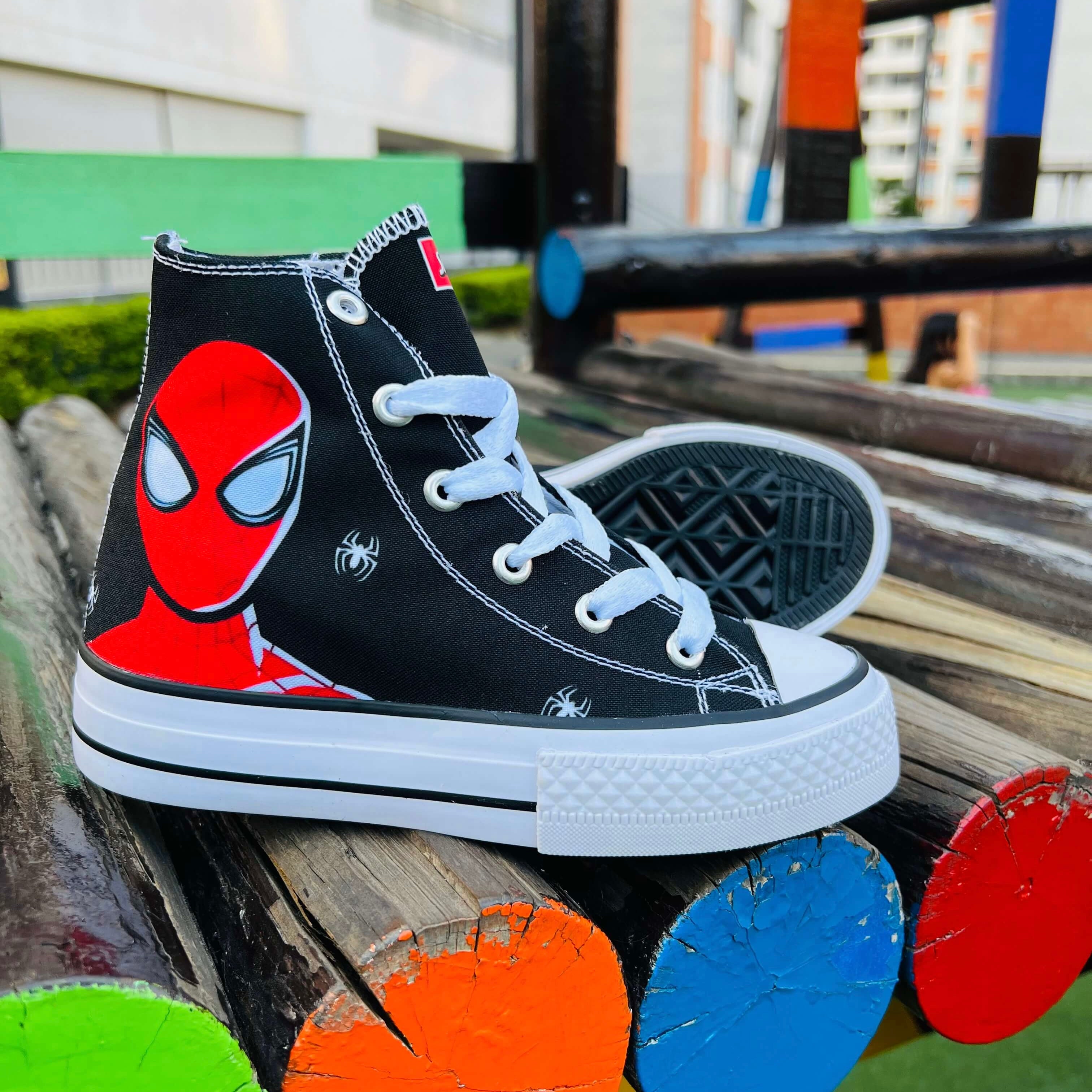 Tenis fashion de spiderman niño