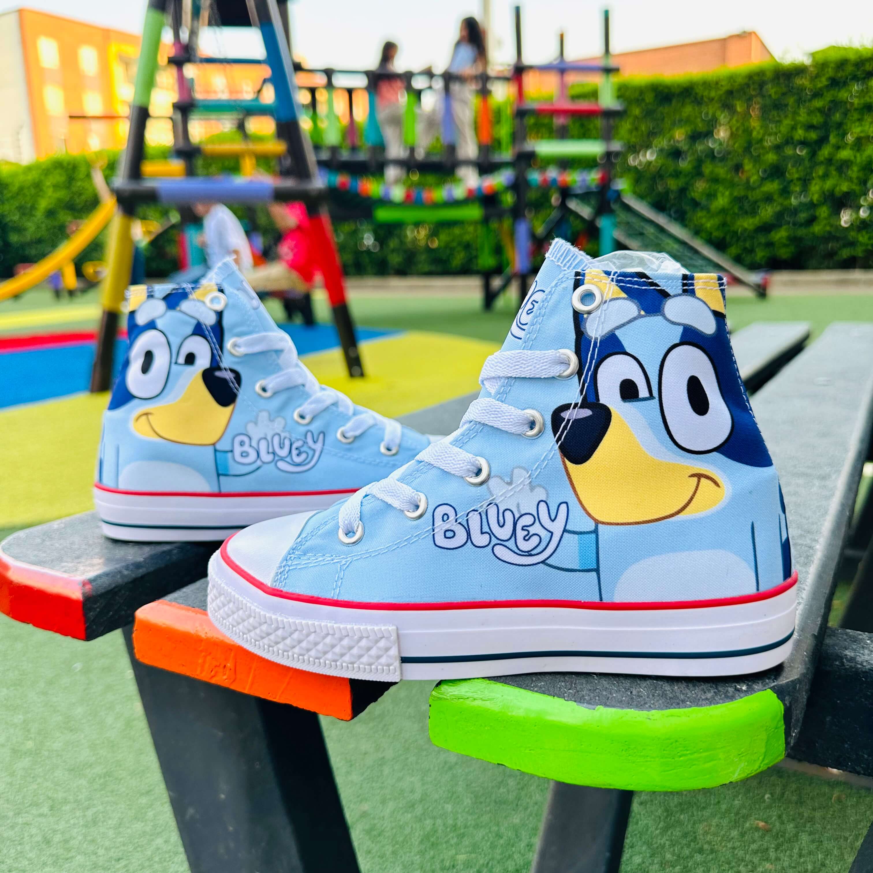 Tenis en bota bluey.